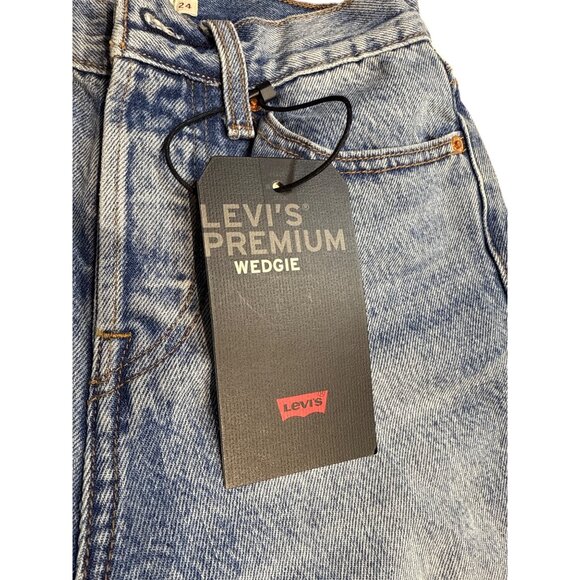 Levis Premium Wedgie Fit High-Rise Tapered Leg Jeans For Women Size 24 Light Was - Picture 3 of 13